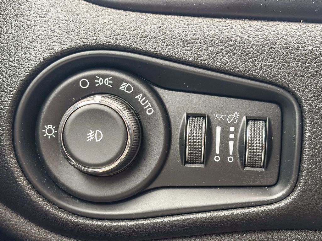 Used 2018 Jeep Renegade Trailhawk image 53