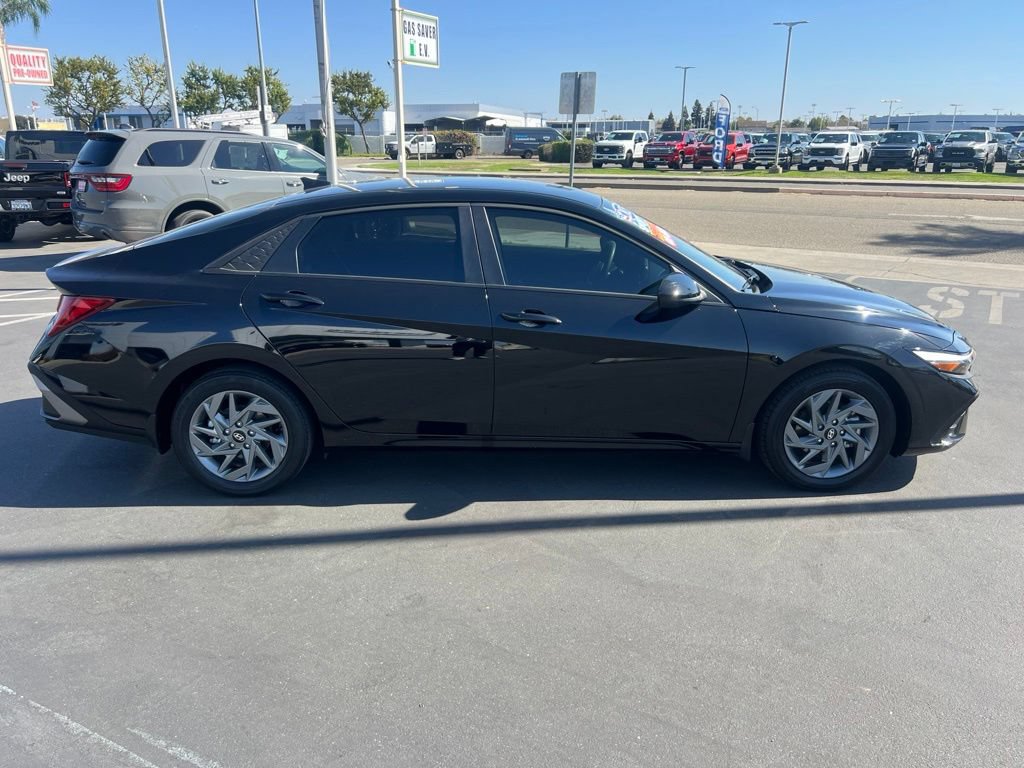 Used 2025 Hyundai Elantra Hybrid FWD image 9