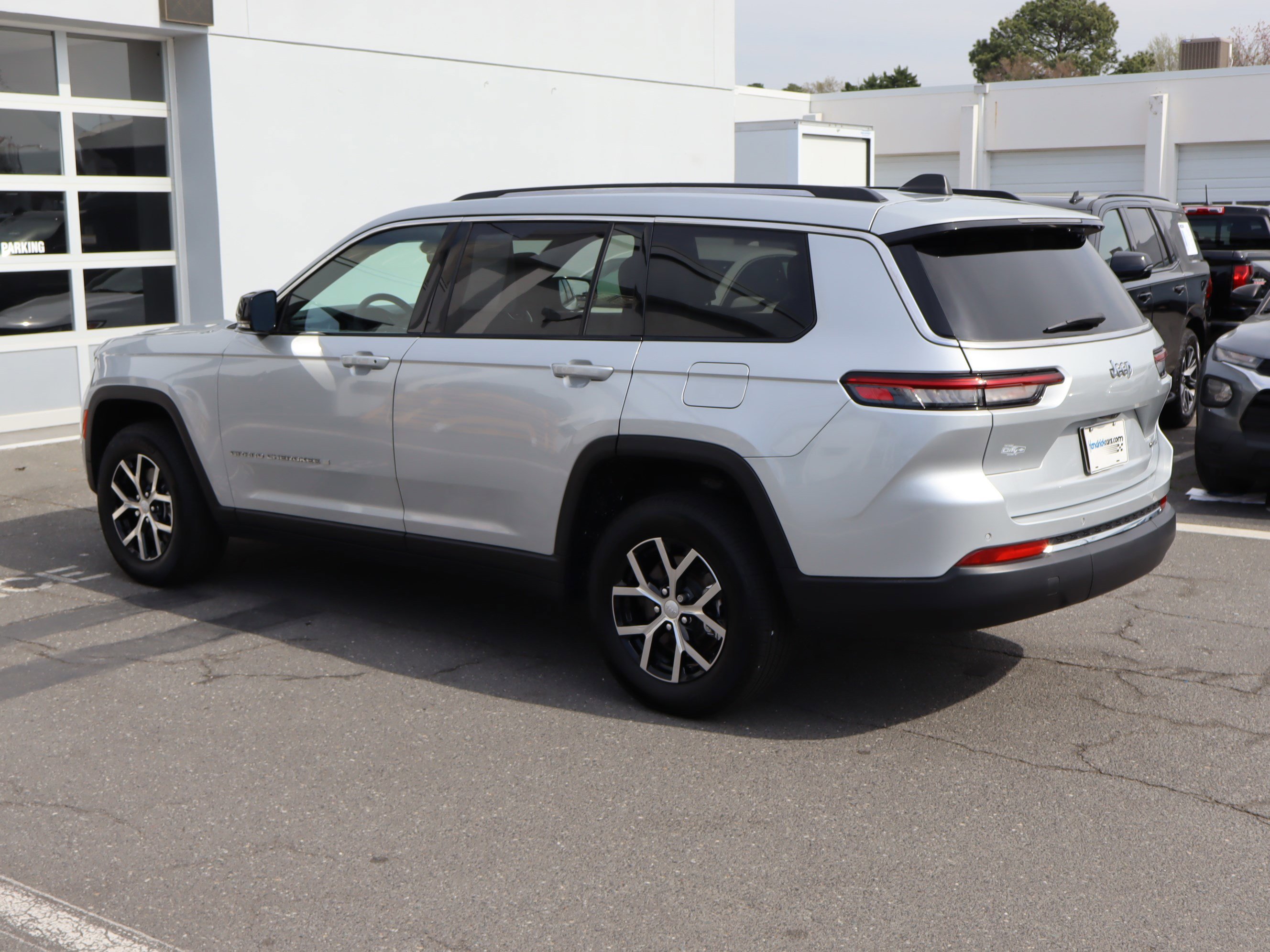 Used 2023 Jeep Grand Cherokee L Limited image 8