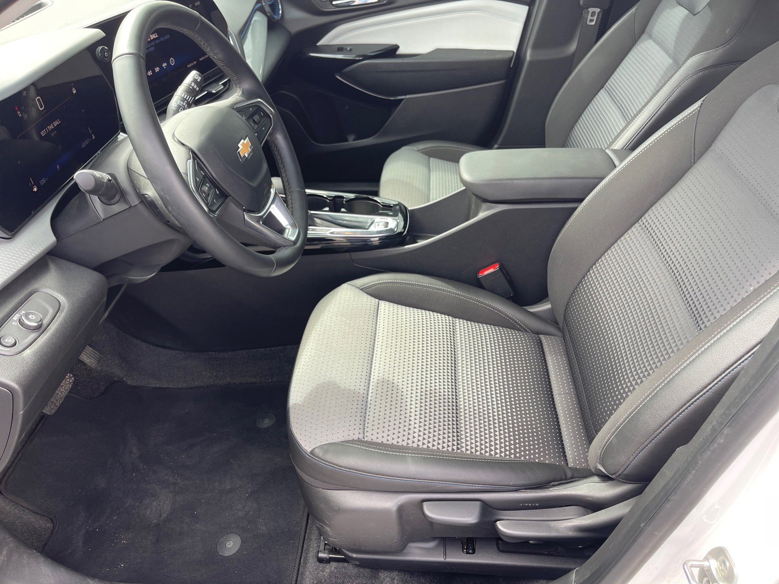 Used 2024 Chevrolet Trax LT w/ Sunroof Package image 10