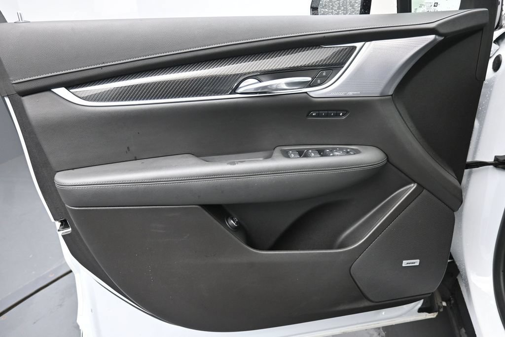 Used 2024 Cadillac XT6 Sport w/ LPO, ONYX Package AWD/4WD image 25