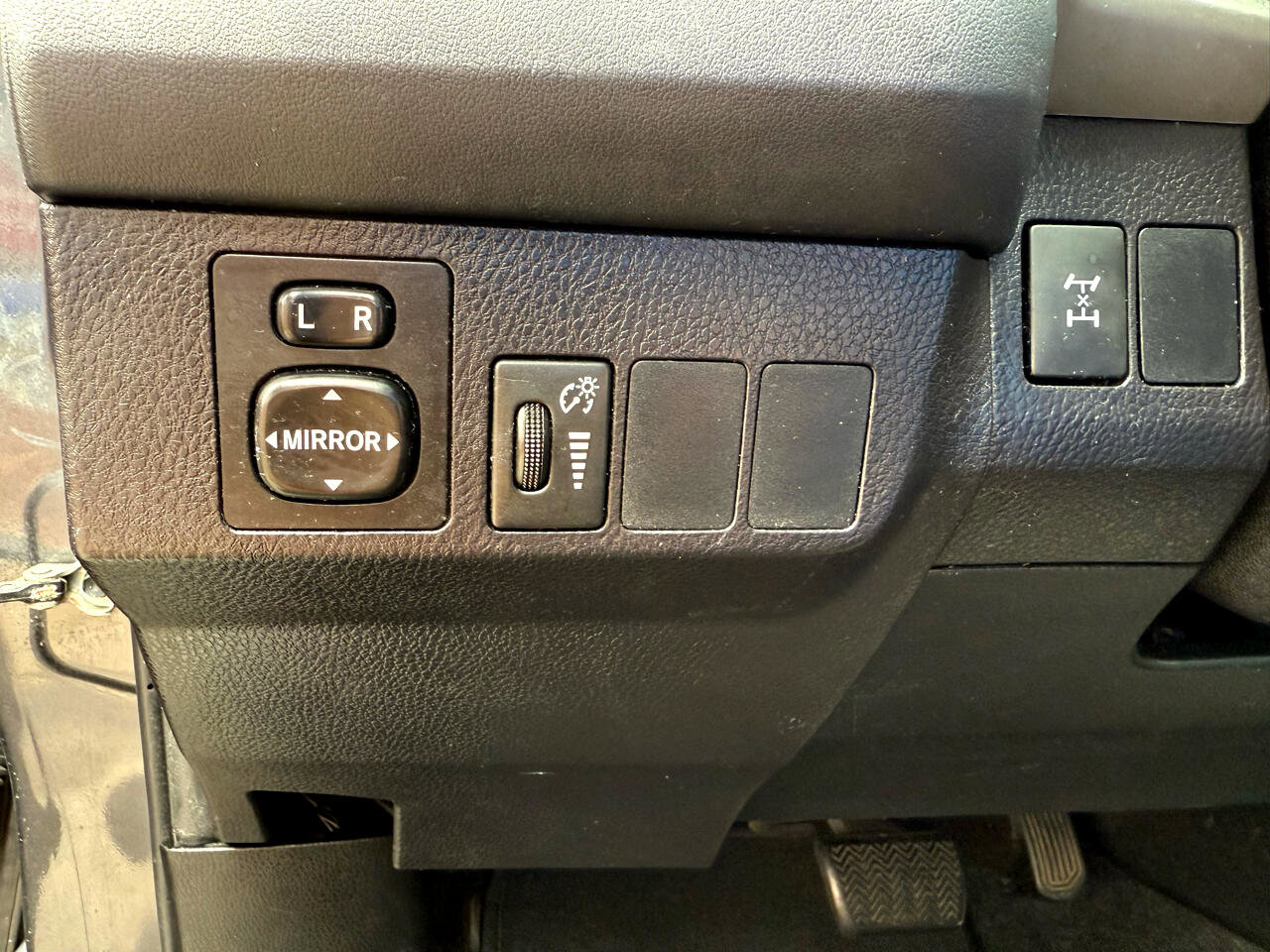 Used 2016 Toyota RAV4 LE image 17