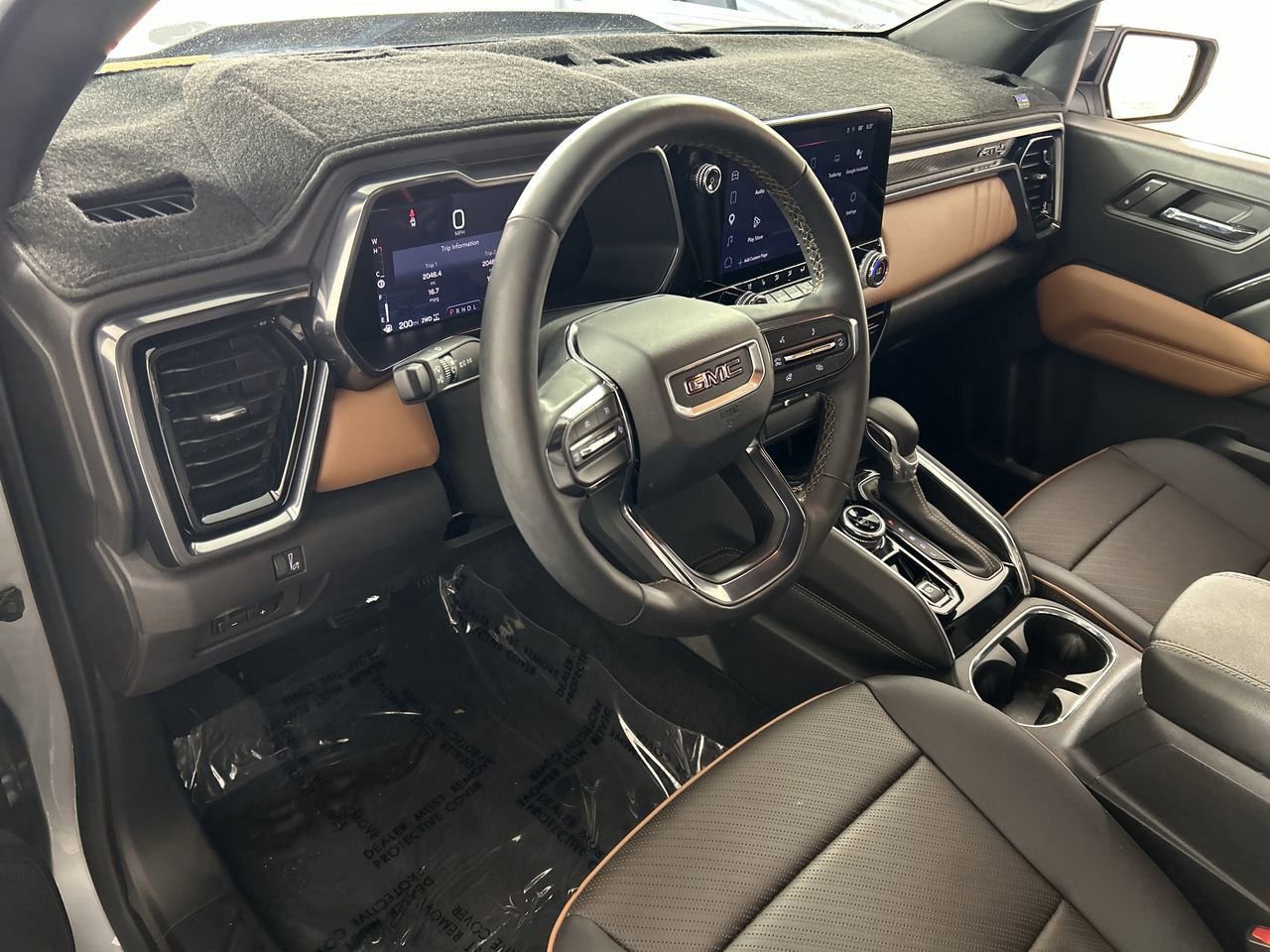 Used 2023 GMC Canyon AT4 w/ AT4 Premium Package AWD/4WD image 11