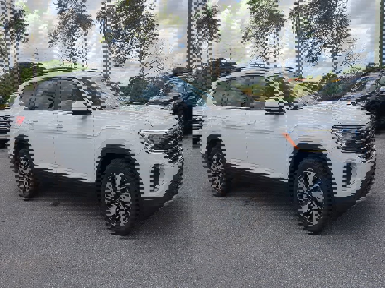 Used 2025 Volkswagen Atlas SE image 2