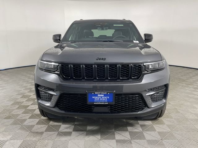 New 2025 Jeep Grand Cherokee Altitude image 25