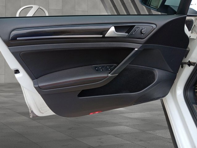 Used 2016 Volkswagen GTI SE image 10