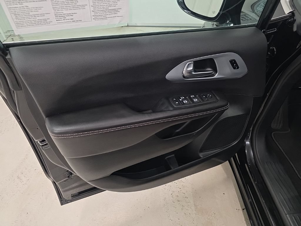 Used 2026 Chrysler Pacifica Limited AWD/4WD image 12