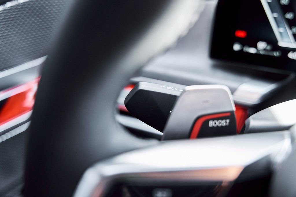 Used 2025 BMW 760i xDrive w/ Premium Package image 62