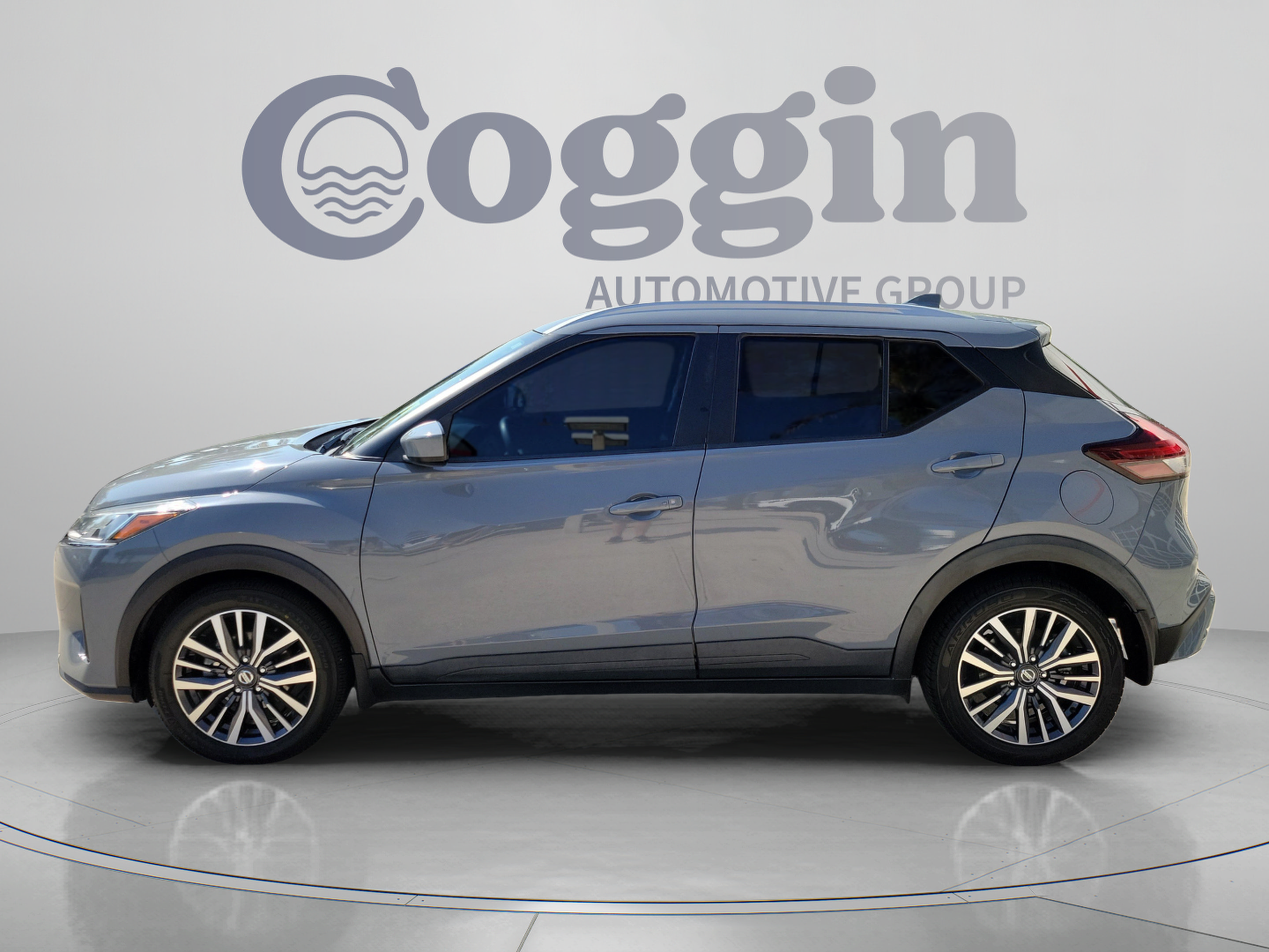 Used 2021 Nissan Kicks SV FWD image 2