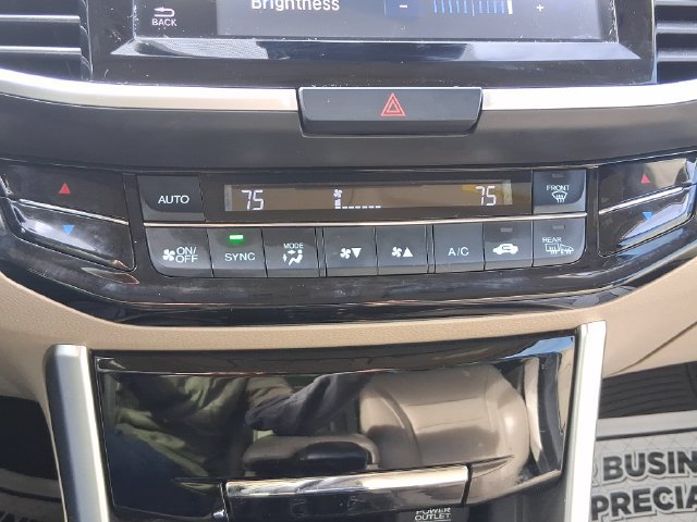 Used 2017 Honda Accord Touring image 31