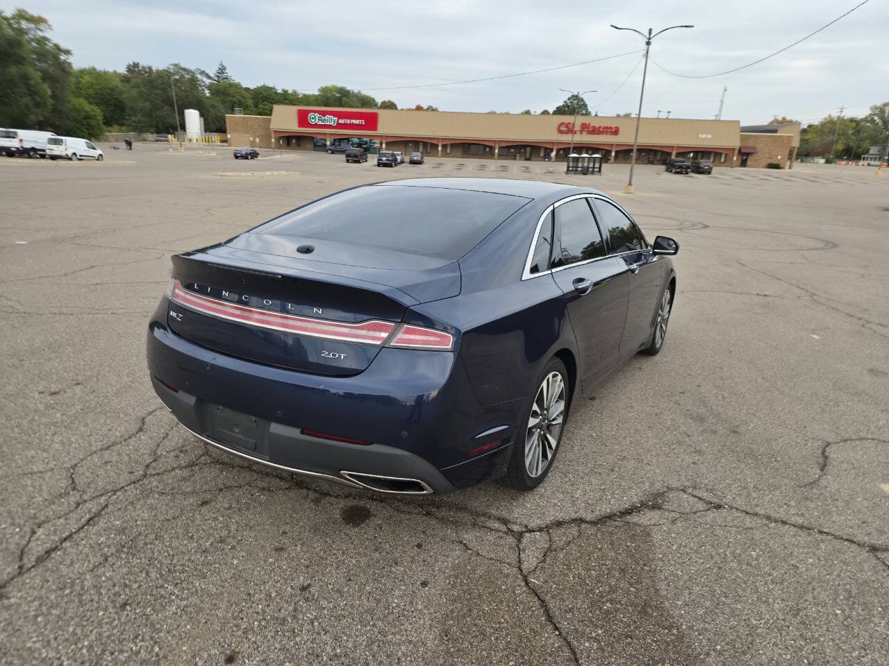 Used 2017 Lincoln MKZ Select w/ Climate Package FWD image 4