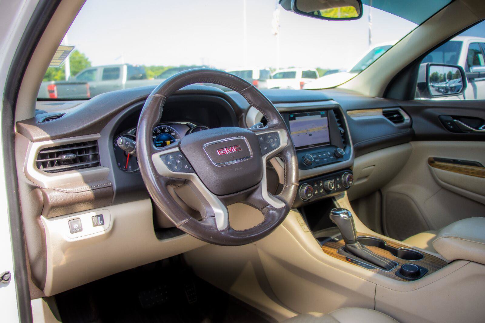 Used 2019 GMC Acadia Denali w/ Technology Package FWD image 11