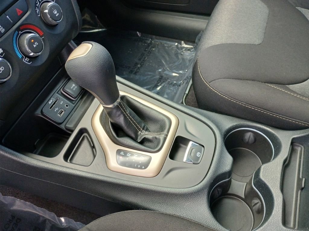 Used 2016 Jeep Cherokee Sport image 31