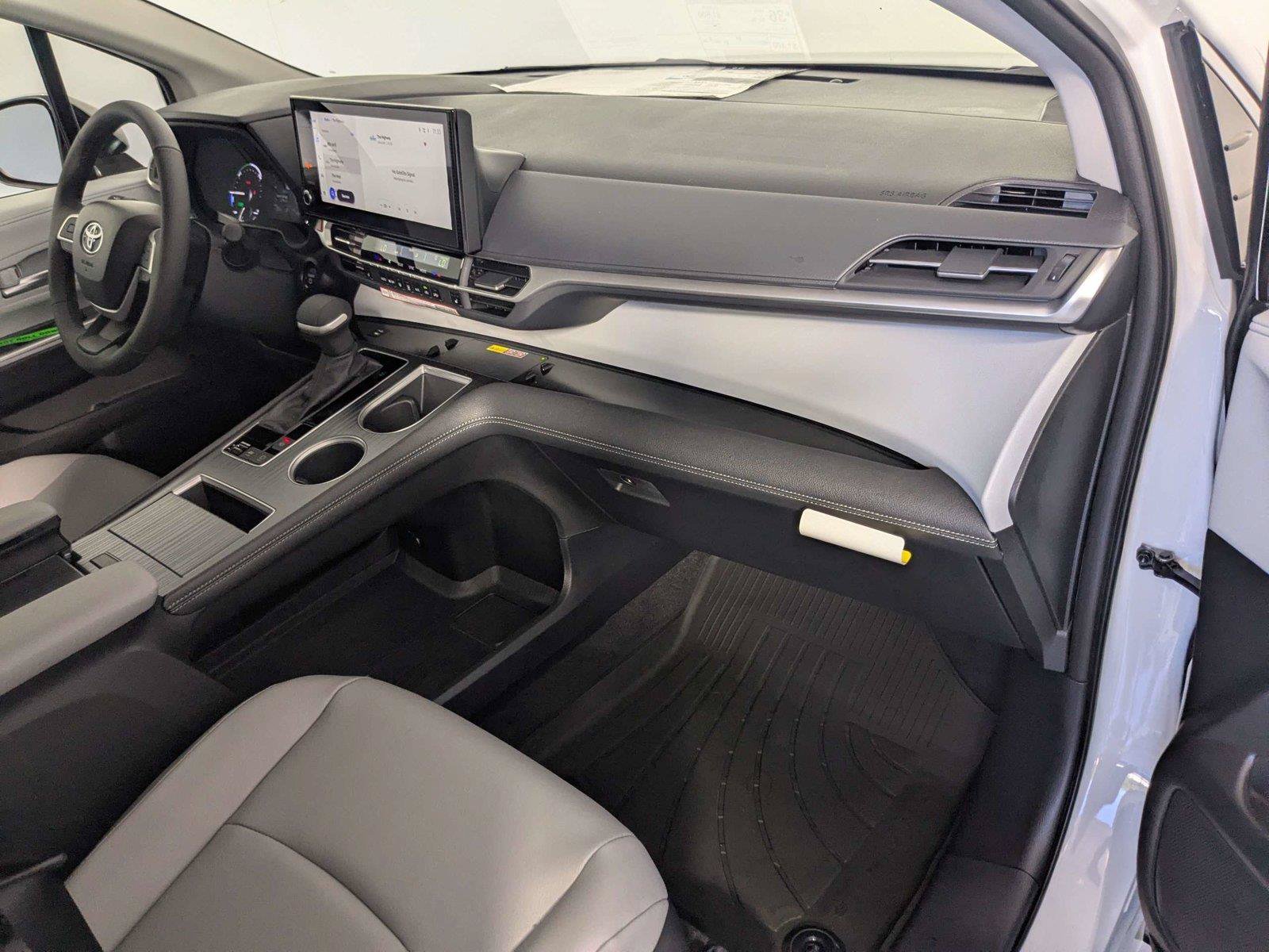 New 2026 Toyota Sienna XLE FWD image 22