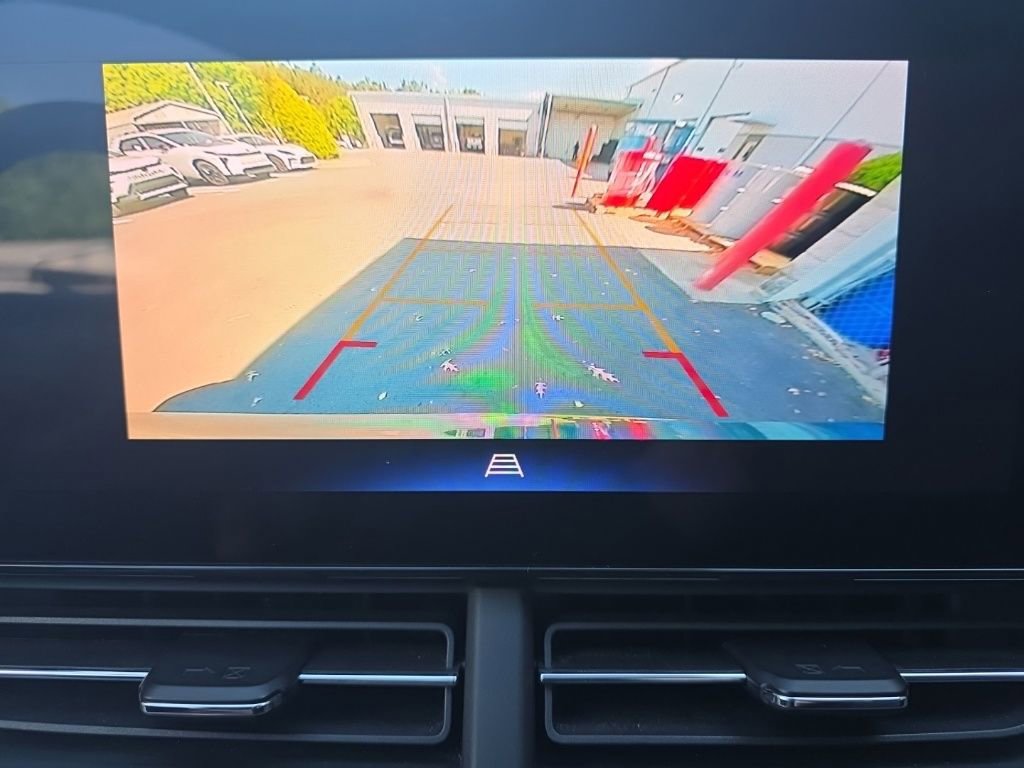 Used 2025 Chevrolet Trax LT FWD image 29