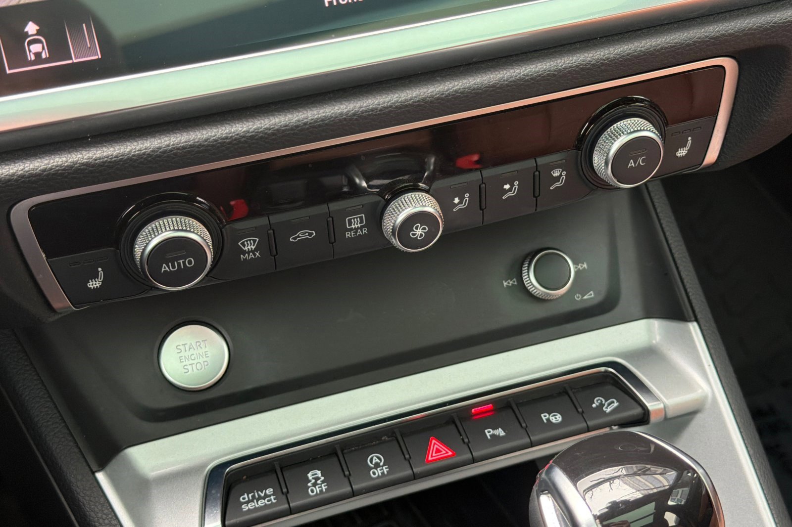 Used 2020 Audi Q3 2.0T Prestige w/ Prestige Package image 28