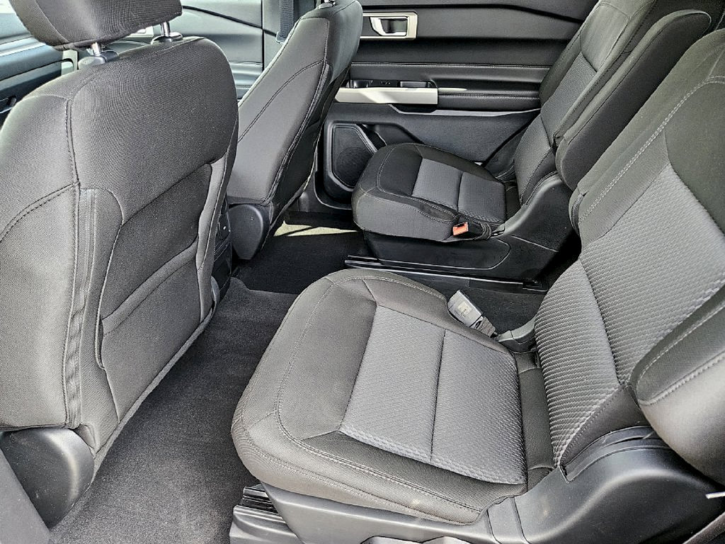 Used 2024 Ford Explorer XLT AWD/4WD image 30
