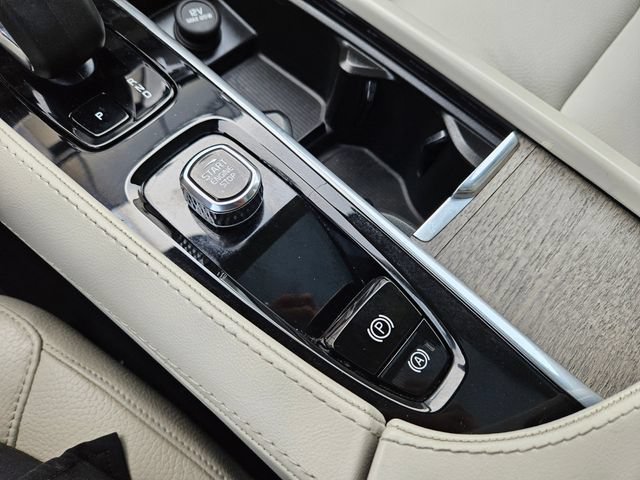 Certified 2023 Volvo XC90 T8 Plus AWD/4WD image 31