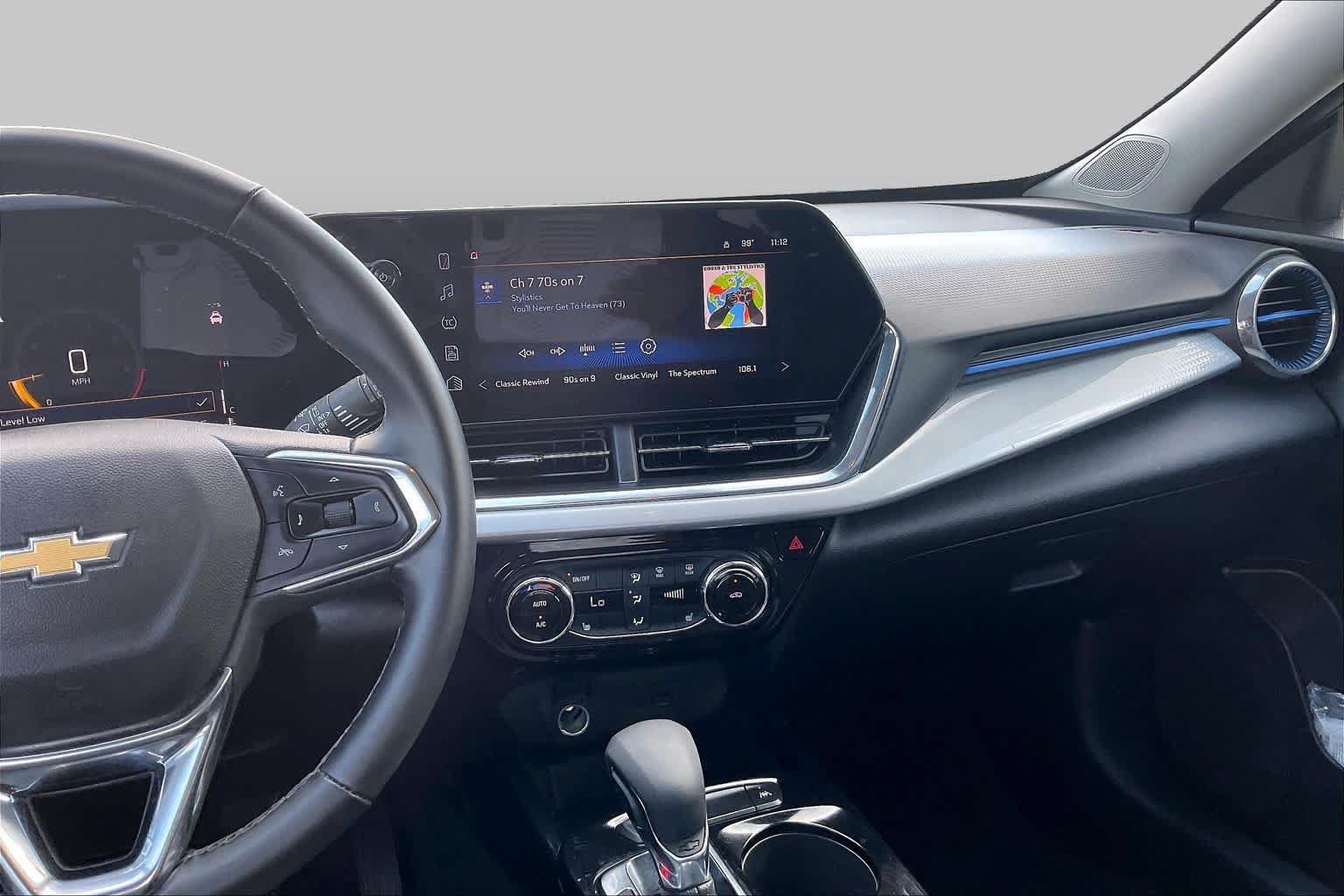 Used 2025 Chevrolet Trax LT w/ LT Convenience Package FWD image 7