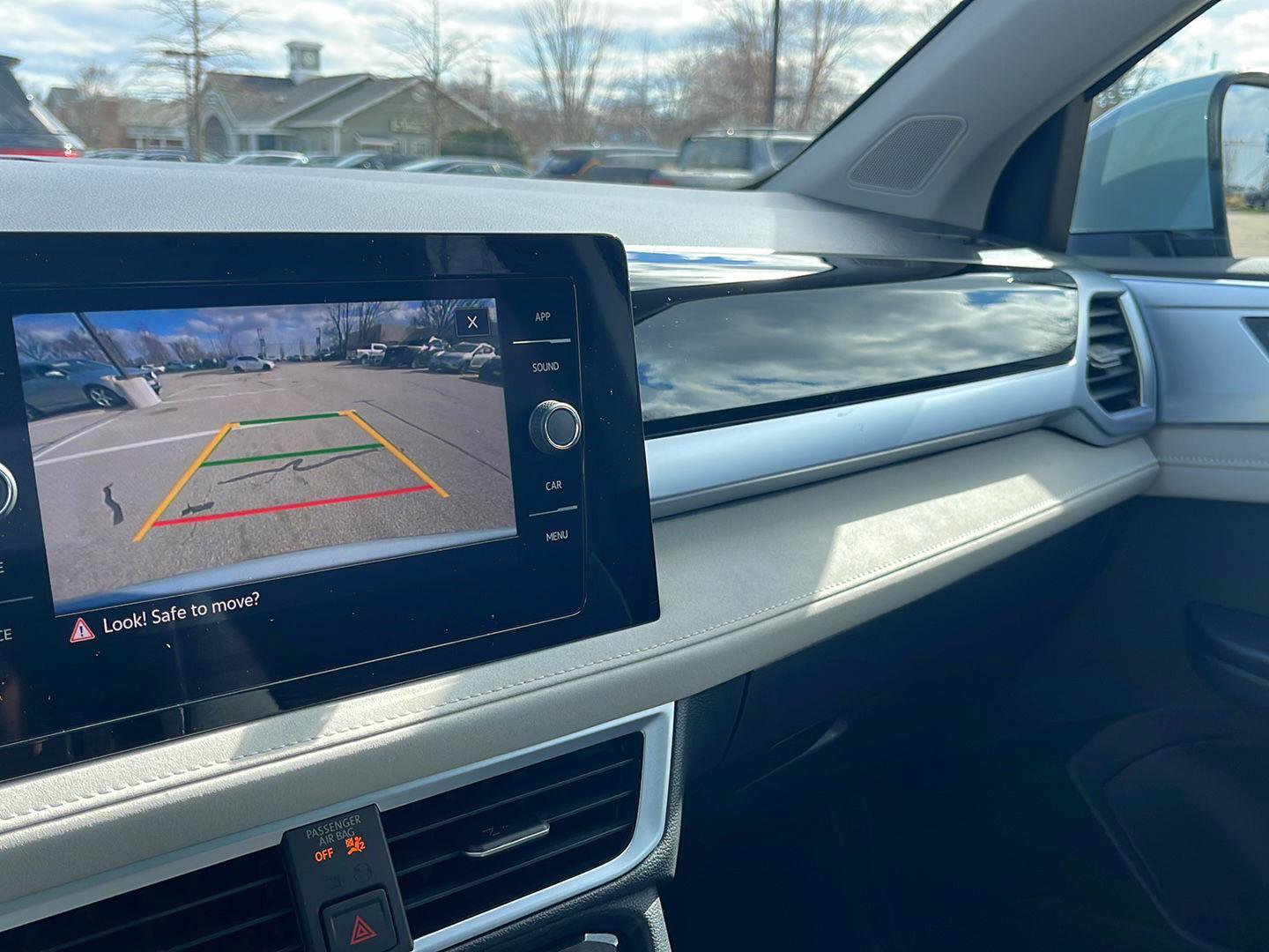 Used 2025 Volkswagen Taos SE image 30