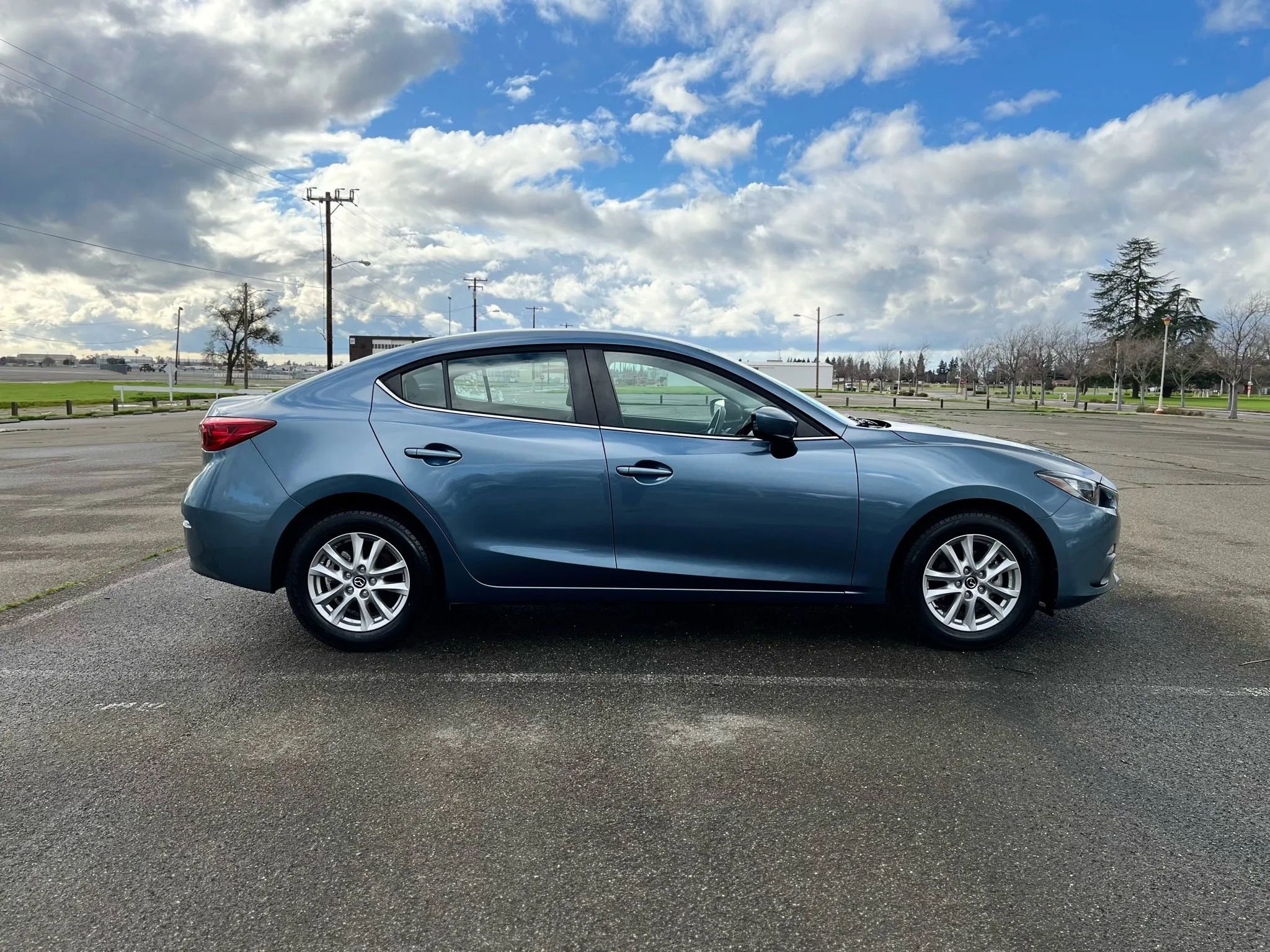 Used 2016 MAZDA MAZDA3 i Sport w/ Preferred Equipment Package image 4