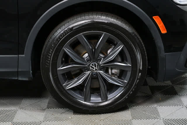 Certified 2024 Volkswagen Tiguan SE FWD image 6