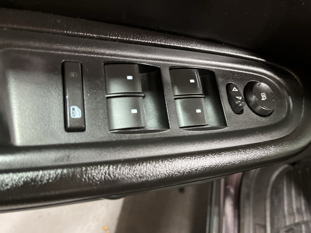 Used 2015 Chevrolet Traverse LT AWD/4WD image 29