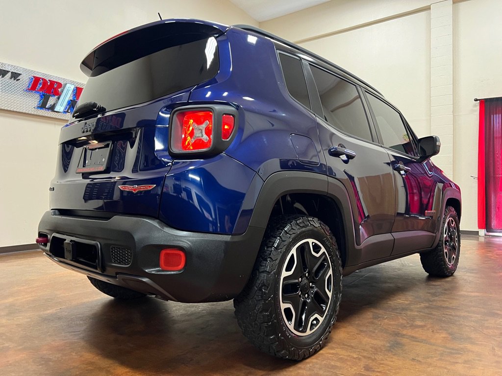 Used 2017 Jeep Renegade Trailhawk w/ Premium Trailhawk Package AWD/4WD image 46