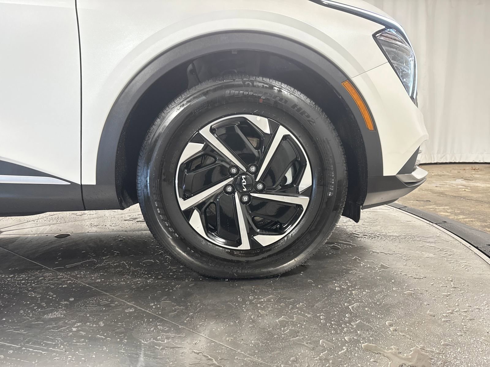 Certified 2025 Kia Sportage LX image 20