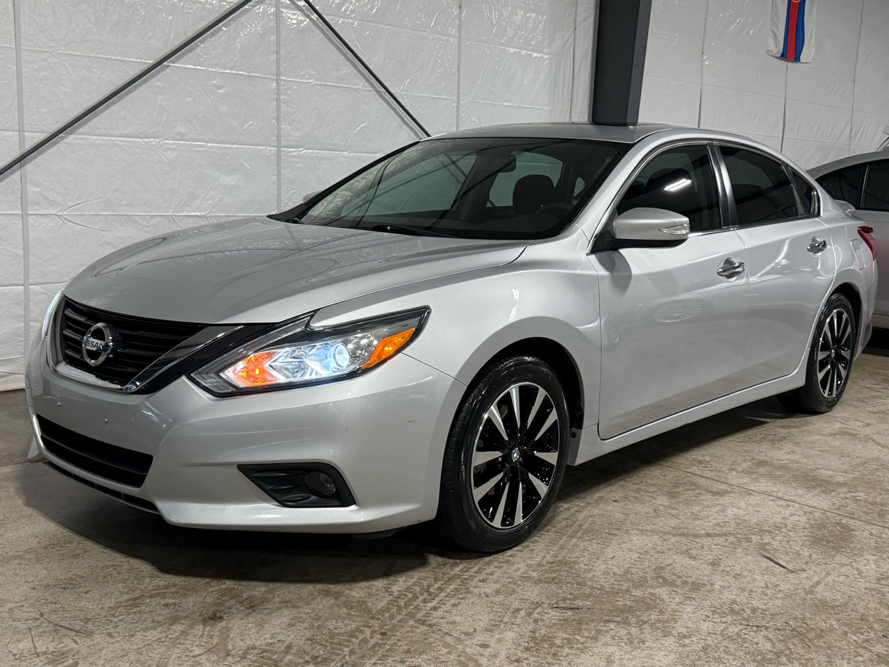 Used 2018 Nissan Altima 2.5 SV w/ 2.5 SV Technology Package image 4