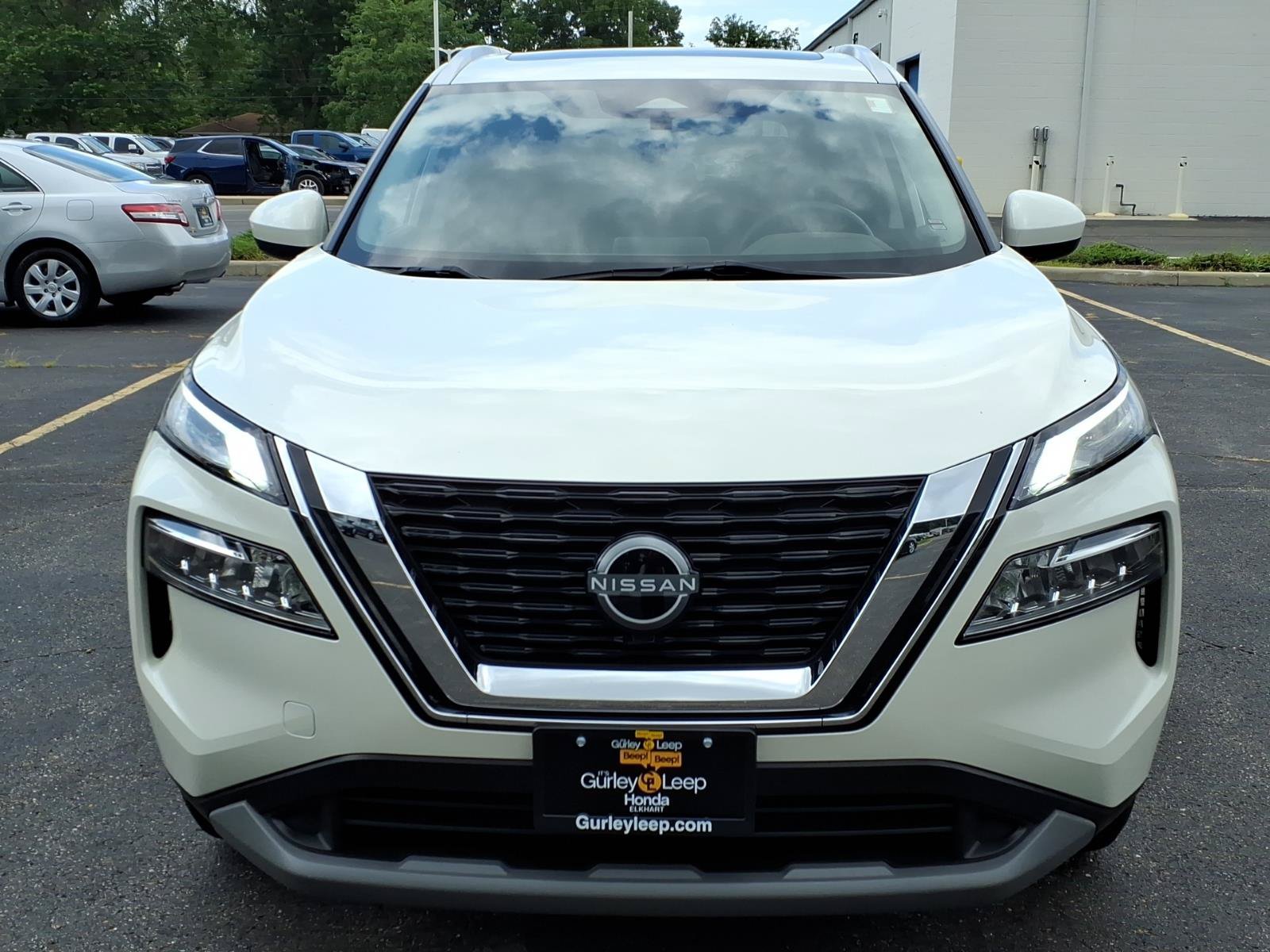 Used 2023 Nissan Rogue SV w/ SV Premium B Package AWD/4WD image 2