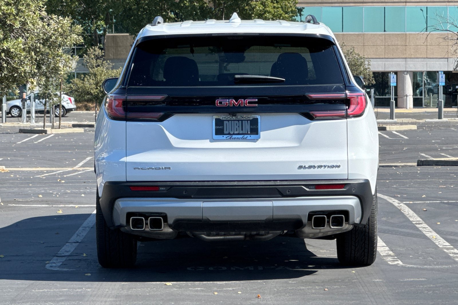 Used 2026 GMC Acadia Elevation w/ Elevation Premium Package FWD image 5