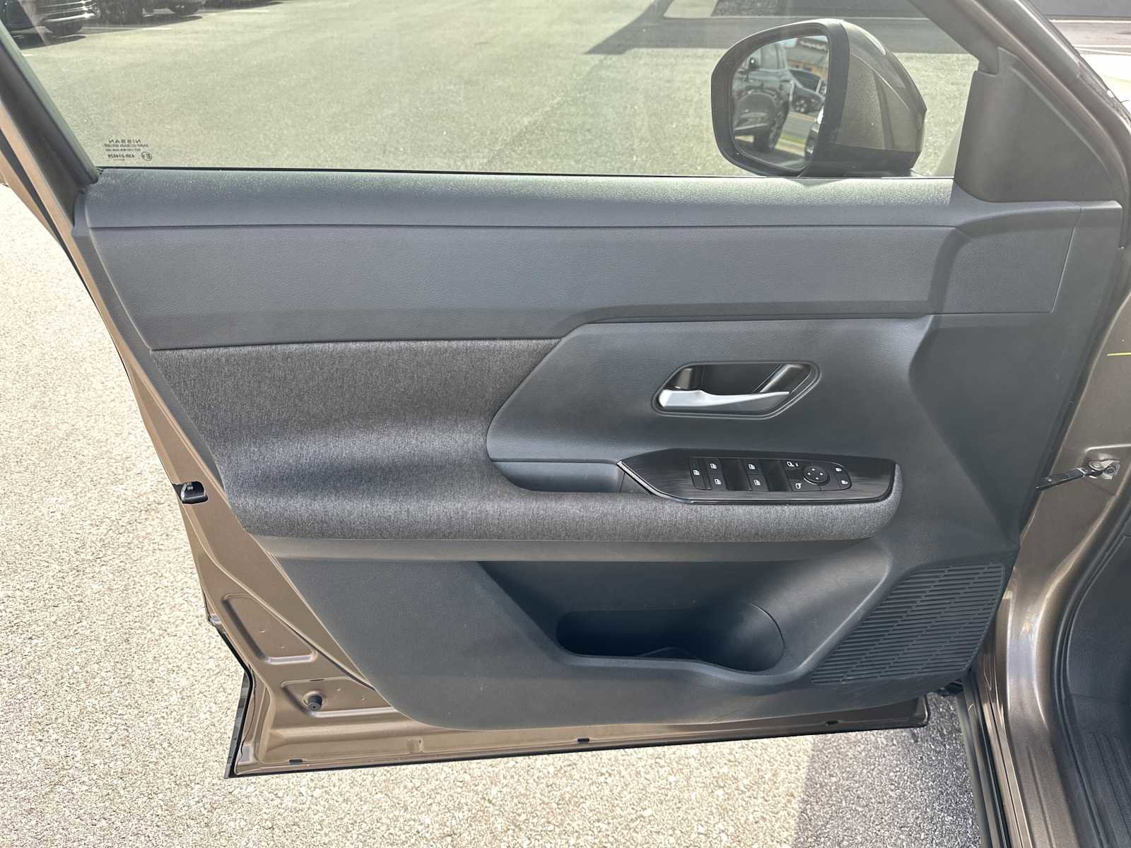 Used 2025 Nissan Kicks SV FWD image 13