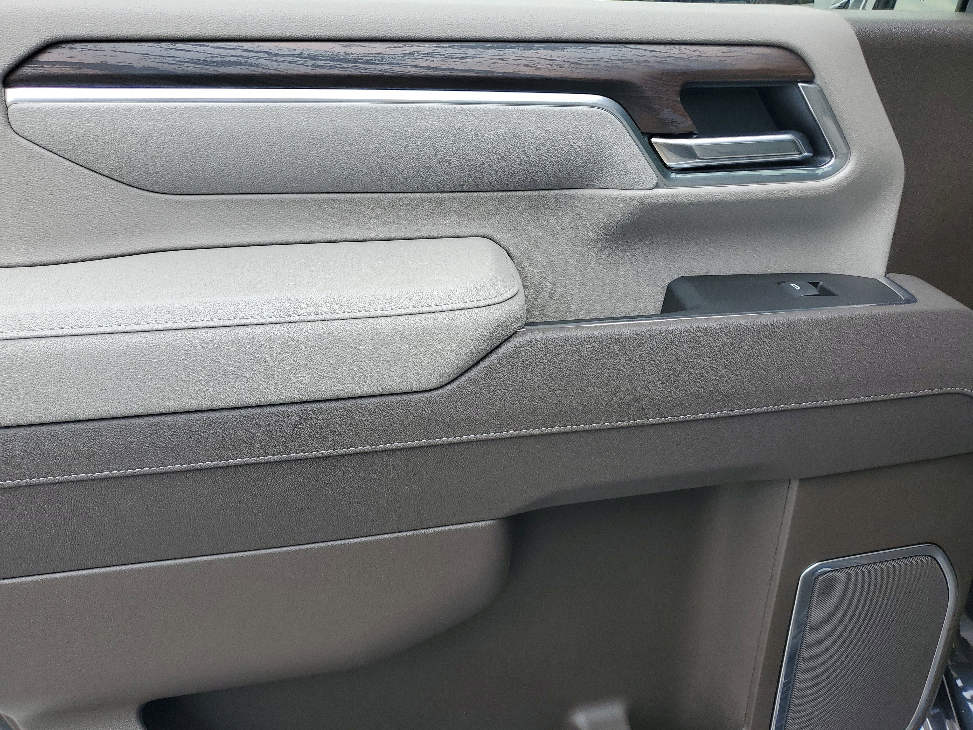 New 2025 GMC Sierra 2500 SLT w/ SLT Convenience Package image 14