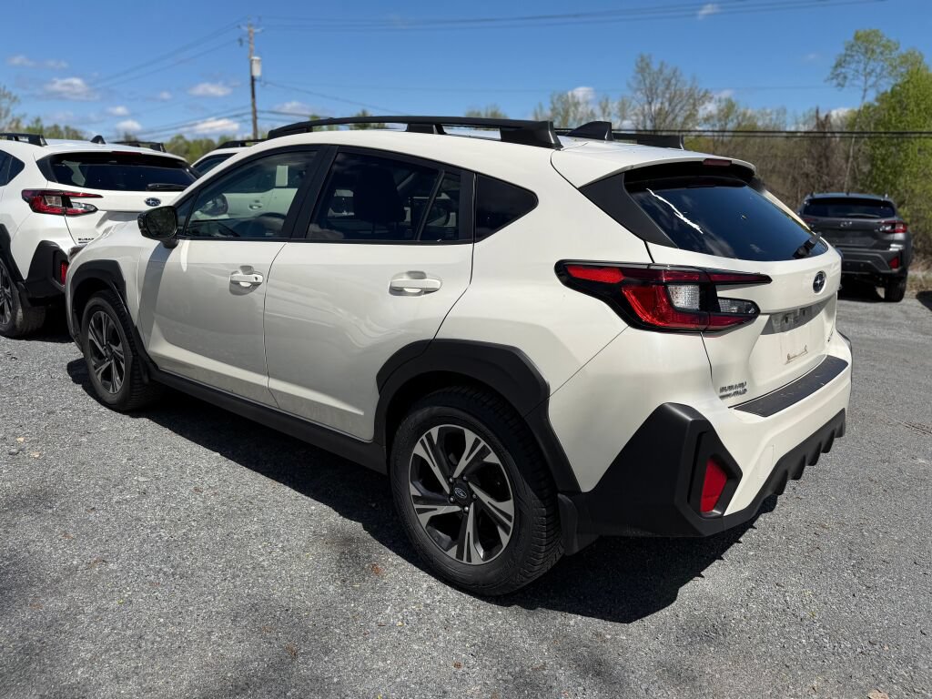 Used 2024 Subaru Crosstrek 2.0i Premium AWD/4WD image 3