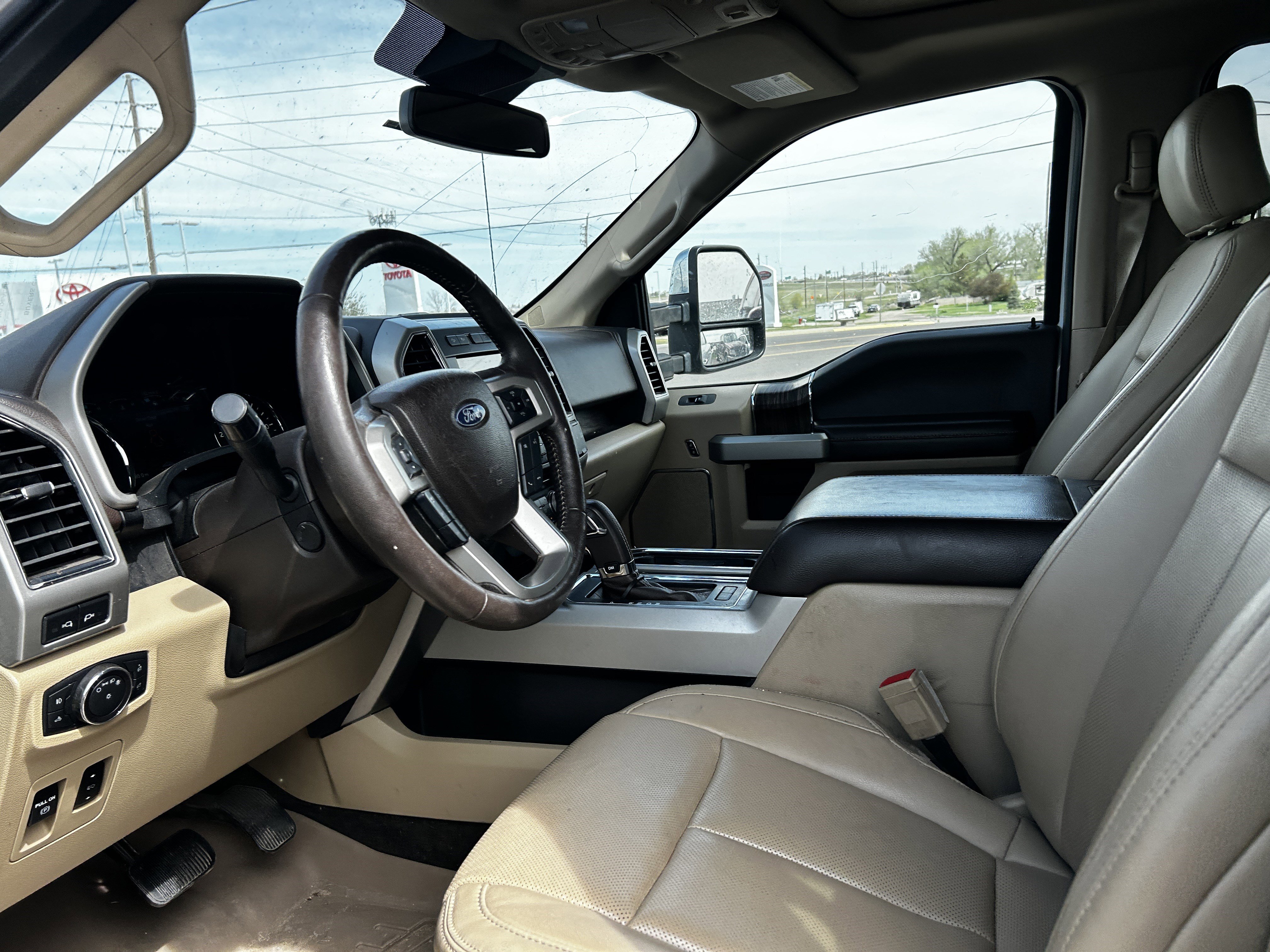 Used 2018 Ford F150 Lariat w/ Equipment Group 502A Luxury AWD/4WD image 9
