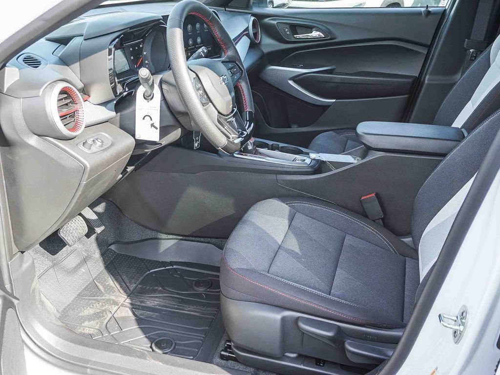 New 2026 Chevrolet Trax RS w/ Sunroof Package FWD image 17