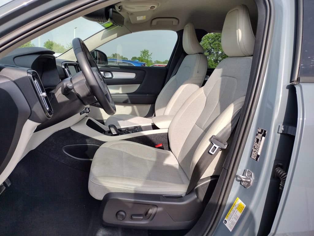 Used 2020 Volvo XC40 T4 Momentum FWD image 11