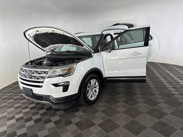 Used 2018 Ford Explorer XLT w/ Equipment Group 202A AWD/4WD image 10