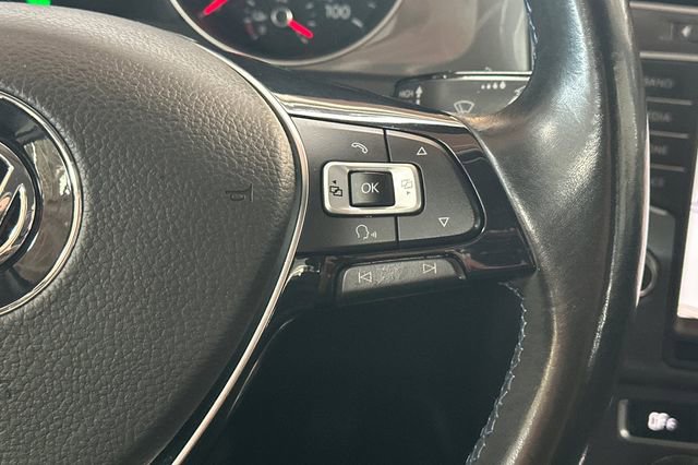 Used 2016 Volkswagen e-Golf SEL Premium w/ Driver Assistance Package image 29