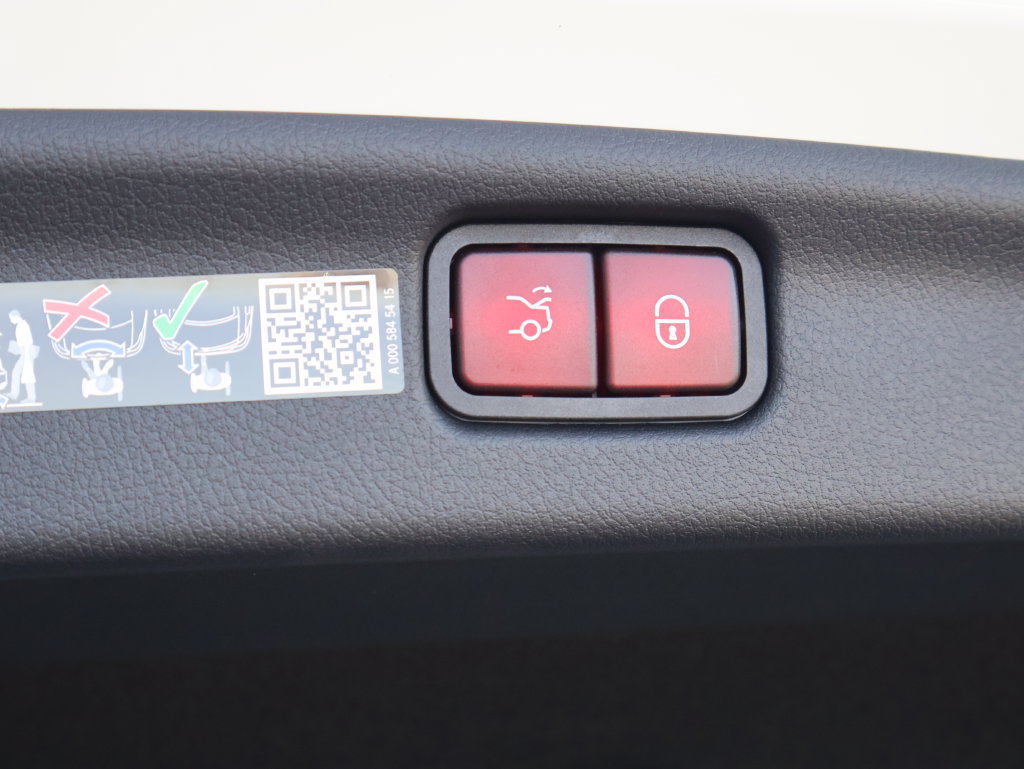 Certified 2026 Mercedes-Benz C 300 4MATIC Sedan image 18