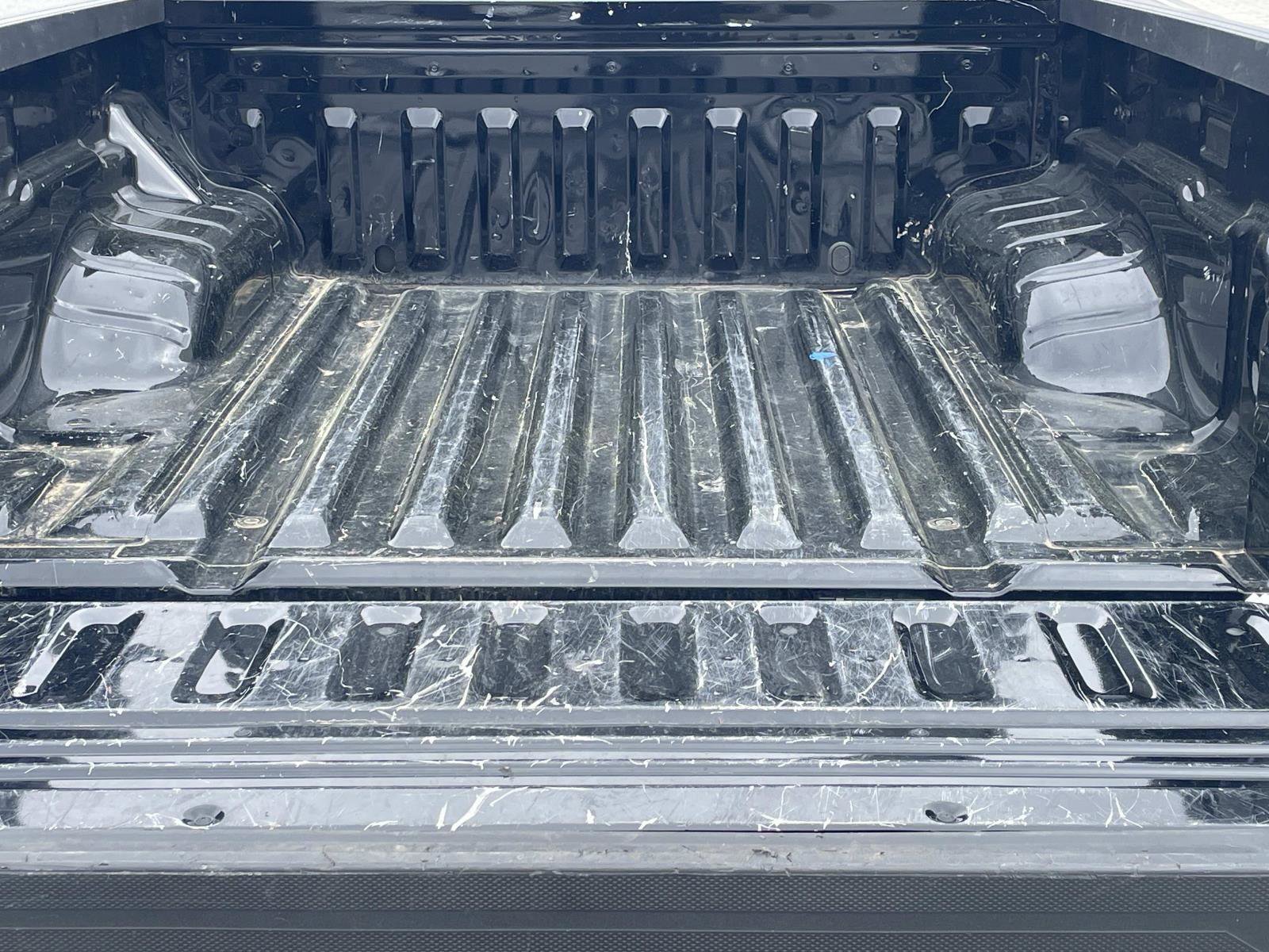 Used 2025 Nissan Frontier SV image 8