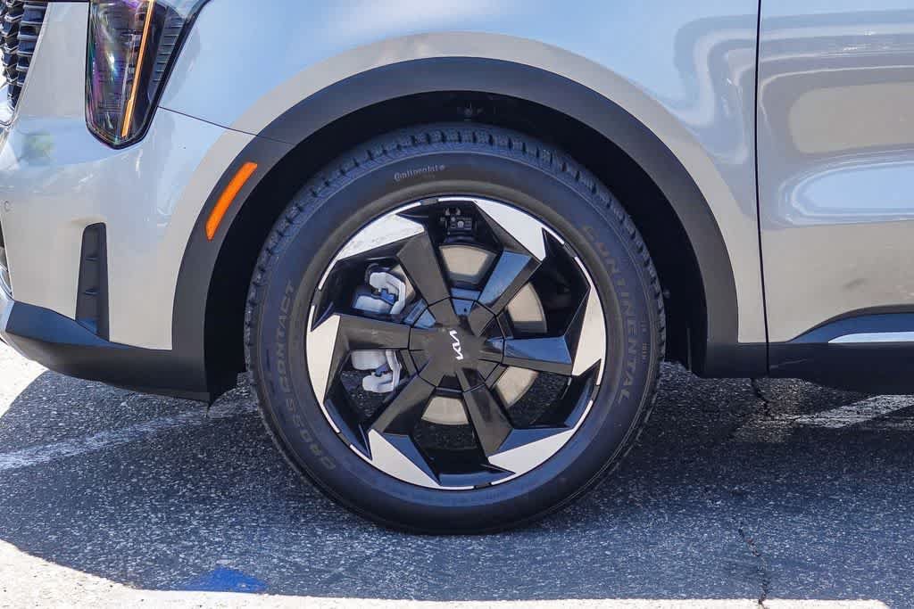 Certified 2025 Kia Sorento EX AWD/4WD image 10