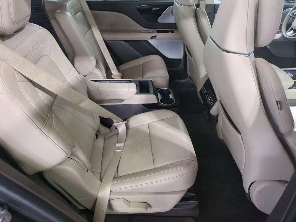 Certified 2023 Lincoln Aviator Reserve w/ Equipment Group 201A image 31