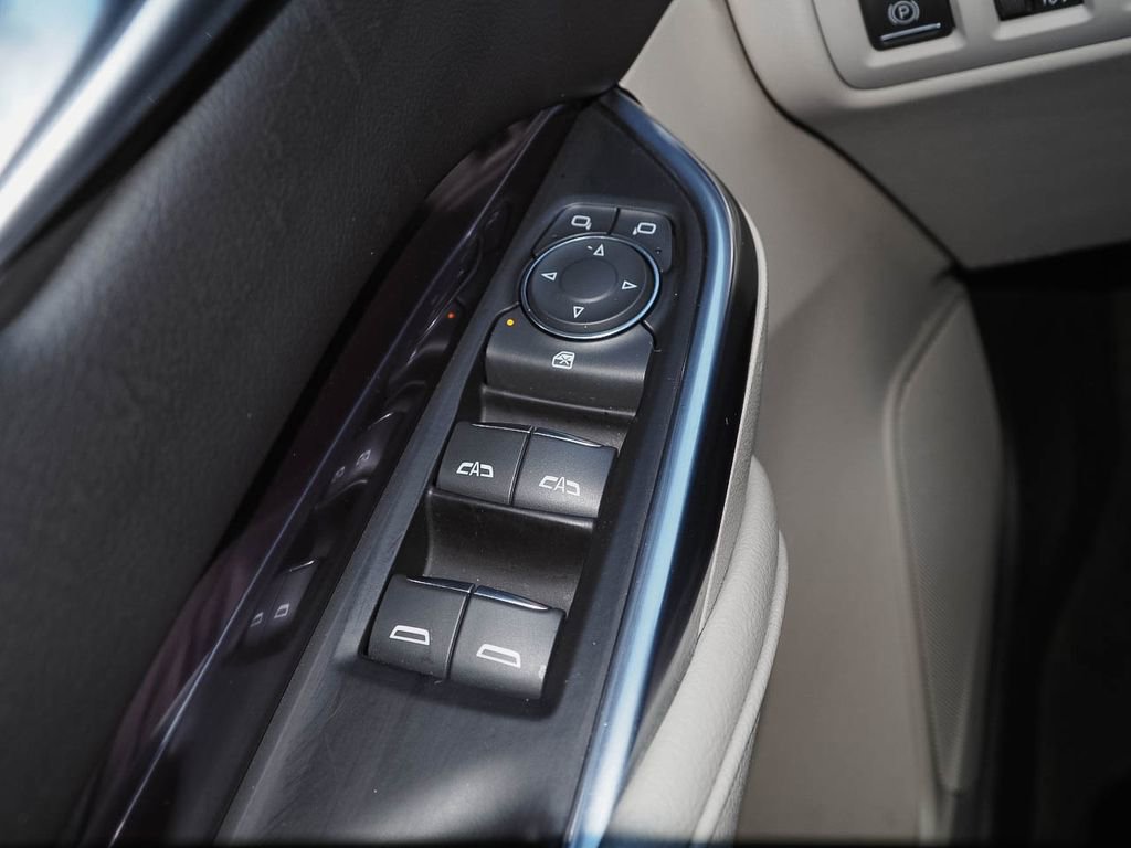 Used 2023 Cadillac XT4 Luxury w/ Cold Weather Package image 27