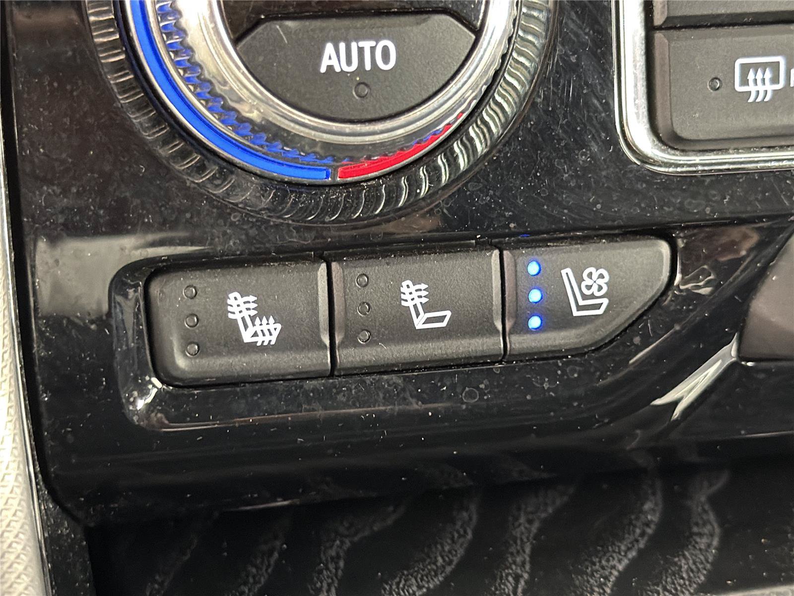 Certified 2024 GMC Yukon XL Denali RWD image 32