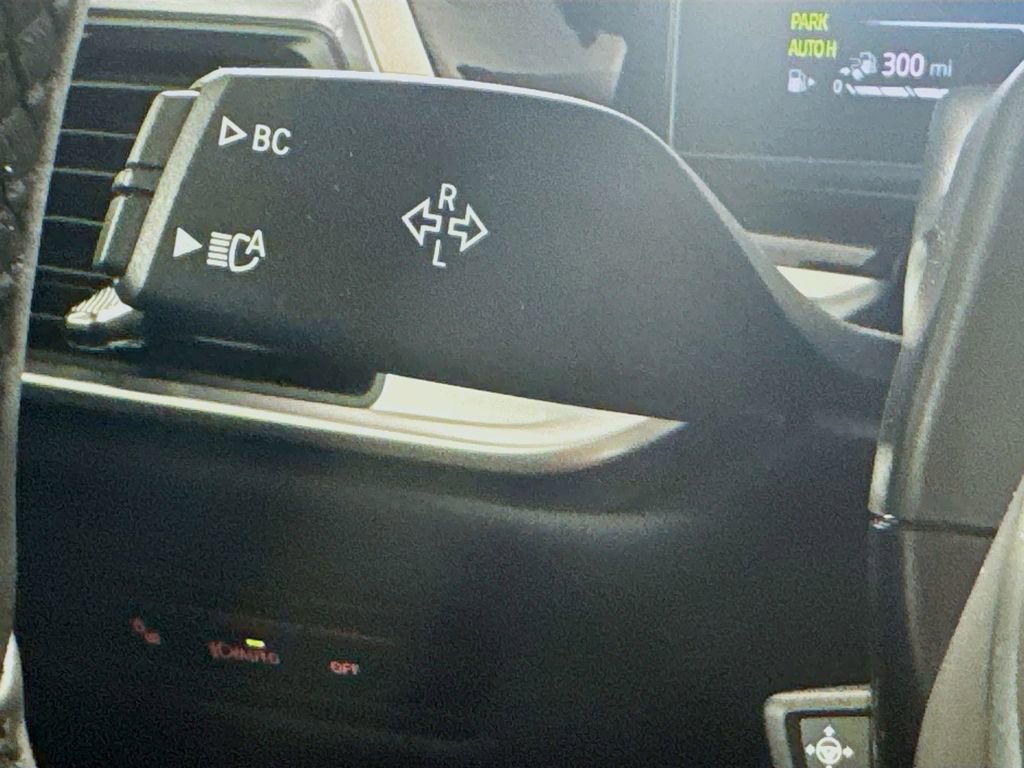 Used 2026 BMW X5 xDrive50e w/ M Sport Package image 13