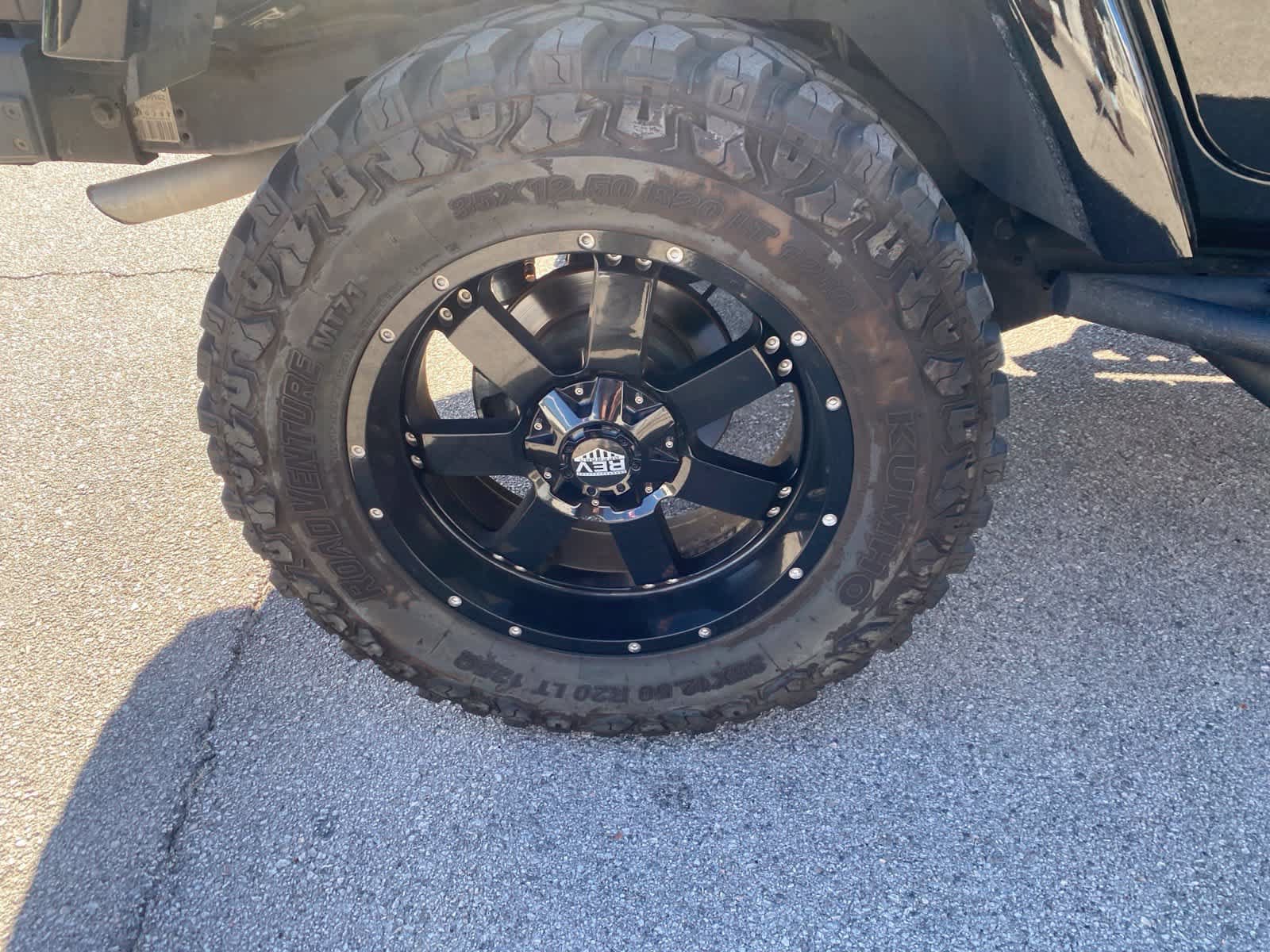 Used 2017 Jeep Wrangler Unlimited Rubicon w/ Connectivity Group AWD/4WD image 5