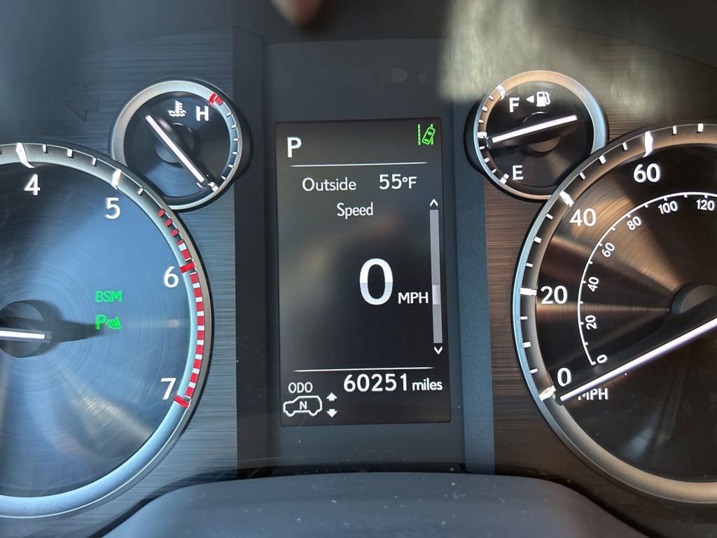 Used 2021 Lexus GX 460 Luxury w/ Accessory Package AWD/4WD image 27