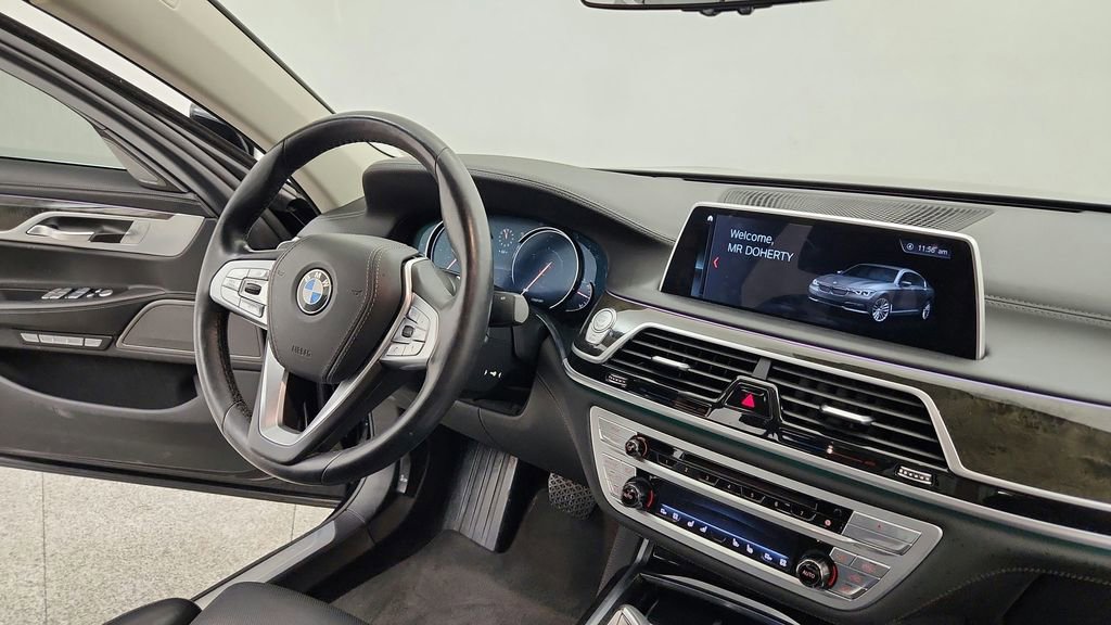 Used 2018 BMW 750i xDrive image 47